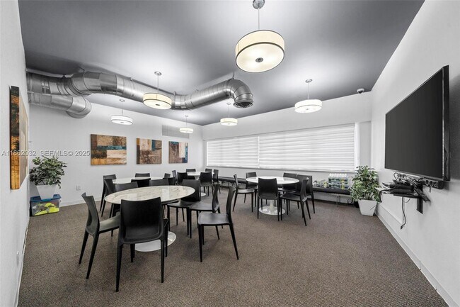 Building Photo - 401 Golden Isles Dr