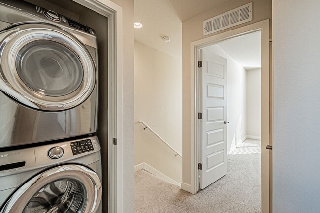 Building Photo - Modern 2BD, 2.5BA Broomfield Townhome with...