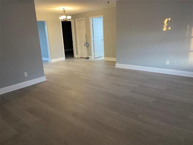 Building Photo - 321 NW 25th Ct