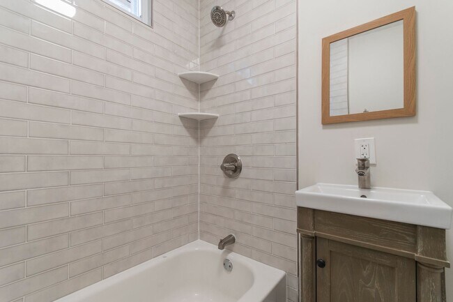 Building Photo - Beautiful 3-Bed/1.5 Bath Home Located in North Philadelphia! PHA Vouchers Accepted!