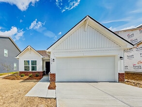 Building Photo - 2056 White Oak Ln