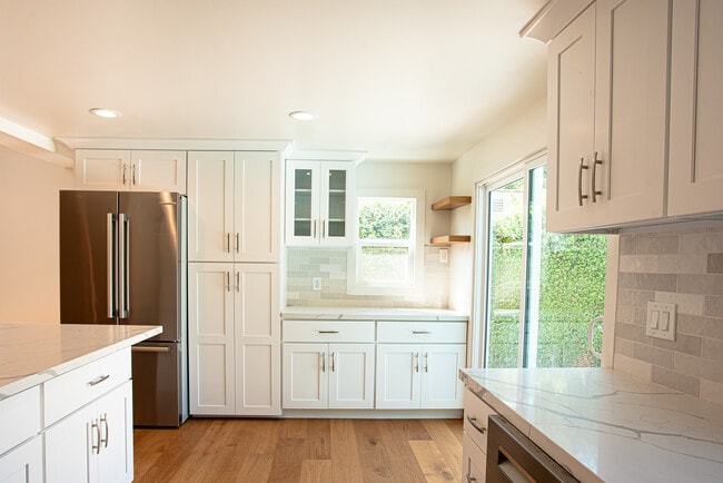 Building Photo - 157 N Vista St