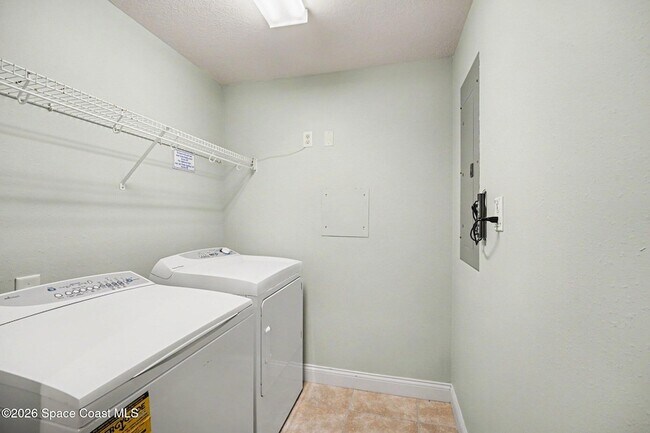 Building Photo - 601 N Miramar Ave