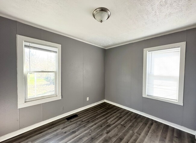 Building Photo - 3425 N Emerson Ave