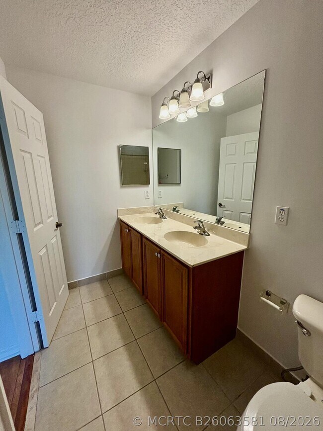 Building Photo - 22162 Majestic Woods Way