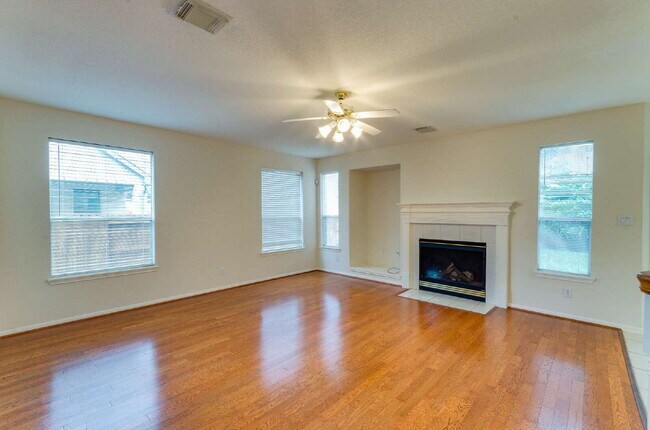 Building Photo - Spacious 5-Bedroom Home in Brazos Landing!