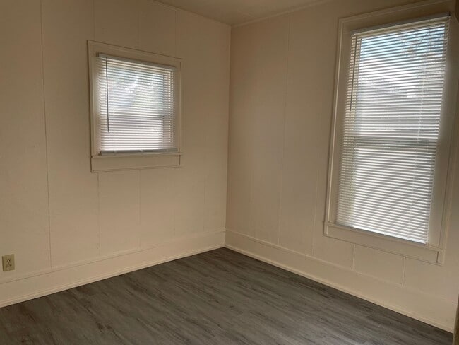 Building Photo - Cozy Cottage Style 1 Bedroom 1 Bath Home