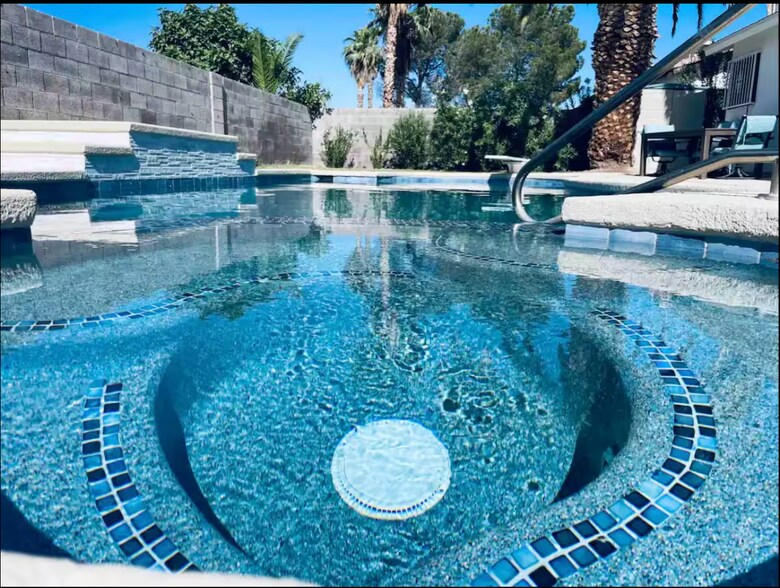 Building Photo - 1966 Rockledge Dr