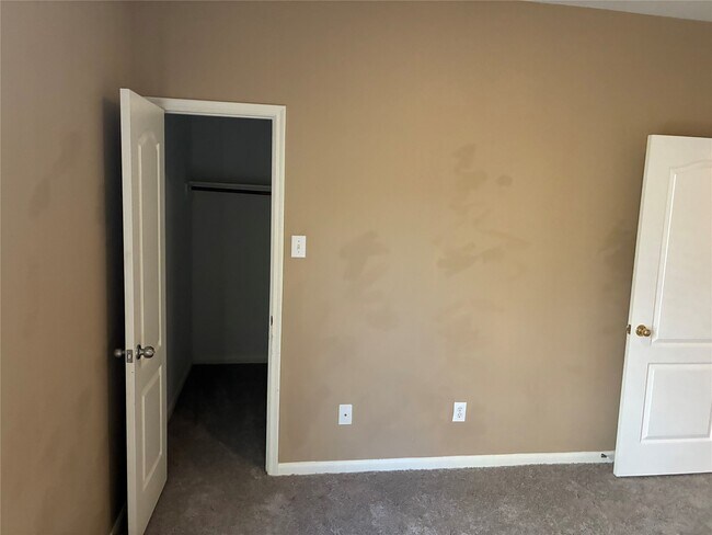 Building Photo - 6214 Channelbrook Ln