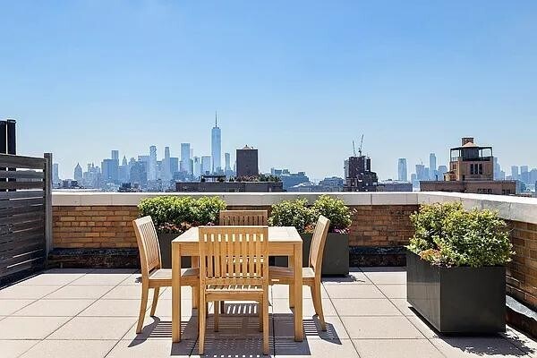 Building Photo - 161 W 16th St