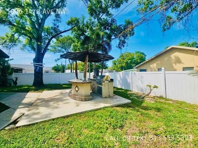 Building Photo - 1006 14th Ave NW