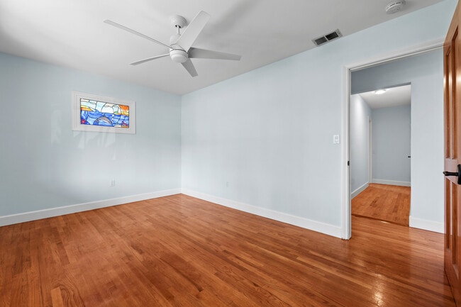 Building Photo - 425 Neptune Ave