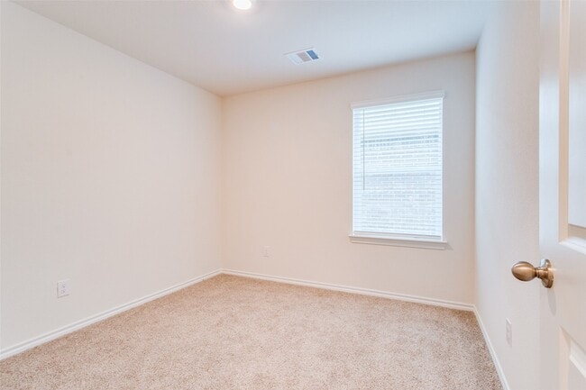 Building Photo - 4115 Mountain Dr