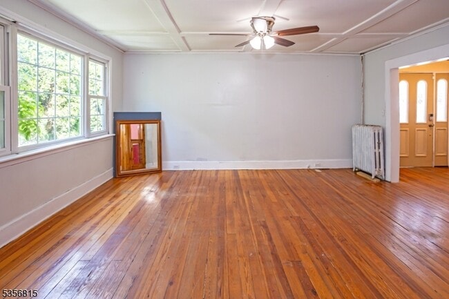 Building Photo - 16 E Munson Ave
