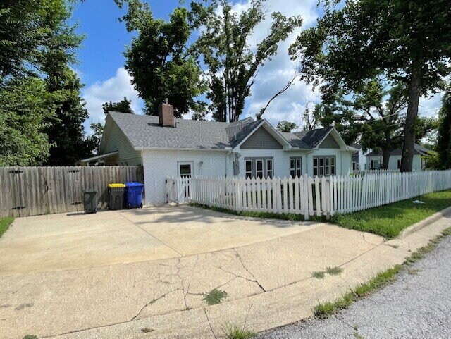 Building Photo - 202 N 6th St