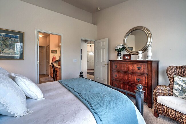 Building Photo - Fully Furnished Home. All utilities includ...