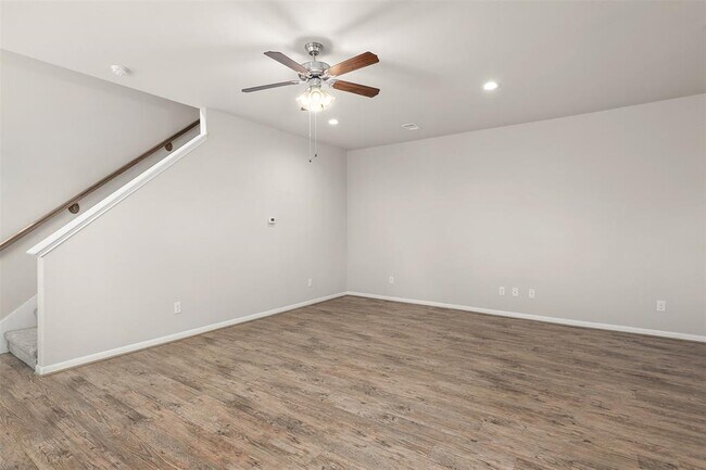 Building Photo - 7325 Hinsdale Dr