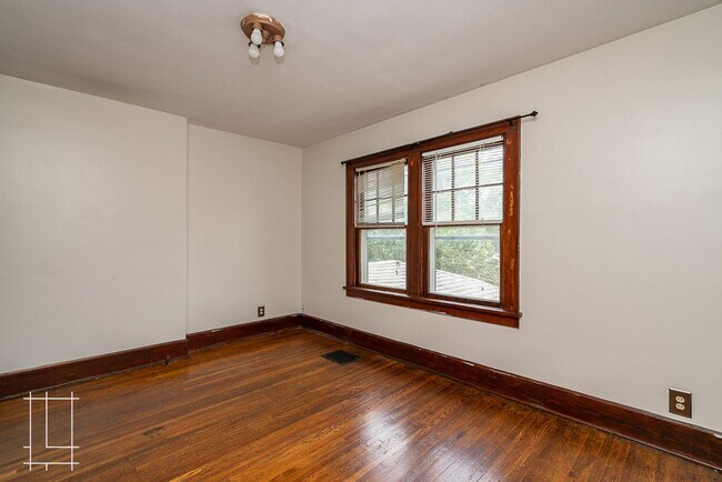 Building Photo - 1448-1450 Summit St.