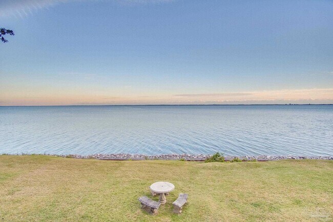 Building Photo - 710 Scenic Hwy