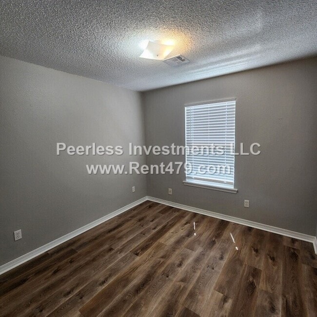 Building Photo - 512 4th Ave SW