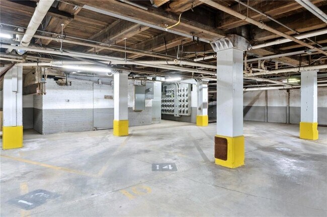 Building Photo - 760 Magazine St
