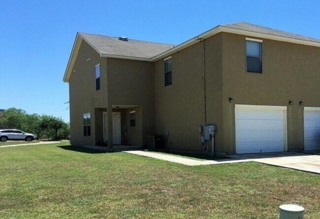 Building Photo - 10503 Hunters Pond