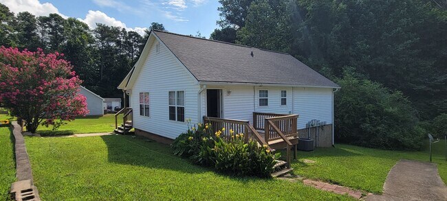 Building Photo - AFFORDABLE AND SPACIOUS