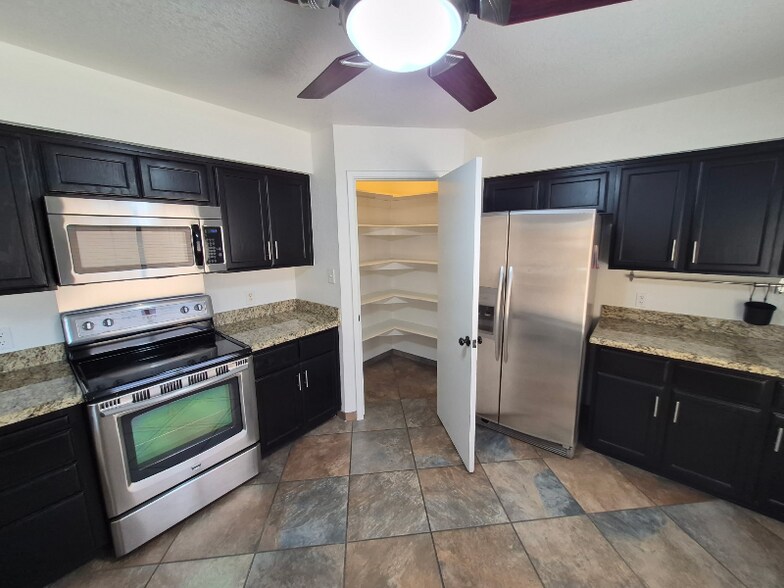 Building Photo - 6105 E 43rd Pl