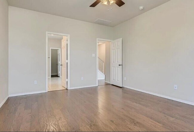 Building Photo - 301 Comal Run