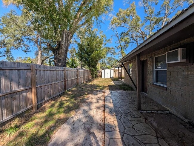 Building Photo - 1606 E Kirby St