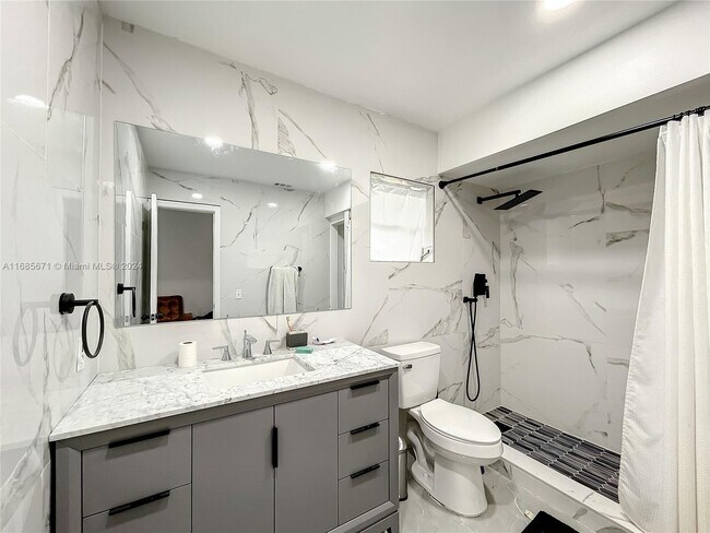 Building Photo - 1751 SW 30th Pl