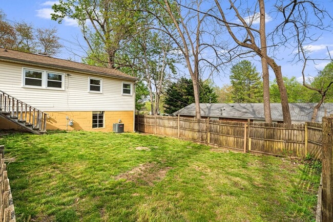 Building Photo - Sunny 2-Bedroom Home with Fenced-In Yard a...
