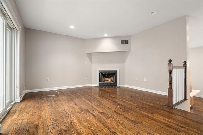 Building Photo - 420 Medford St