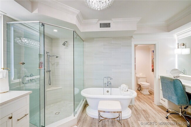 Building Photo - 5799 NE Island Cove Way
