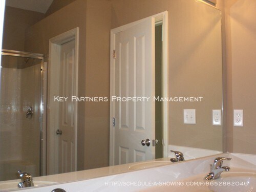 Building Photo - 15816 Conser - Cute Townhouse in Blue Valley!