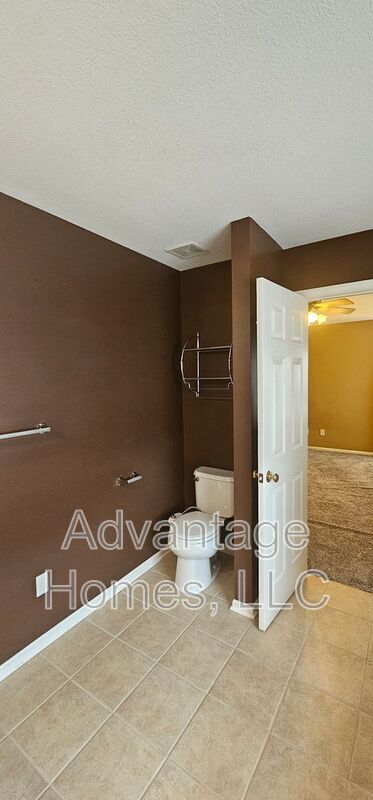 Building Photo - 809 Midjay Dr