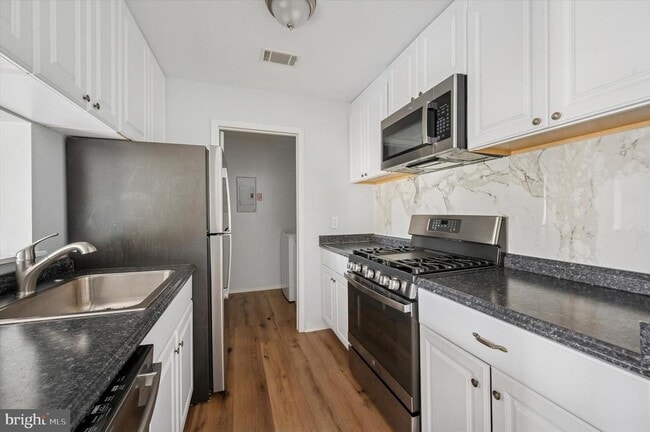 Building Photo - 206 Hickory Ct