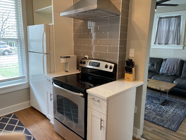 Building Photo - Stunning Duplex in Historic Old Town