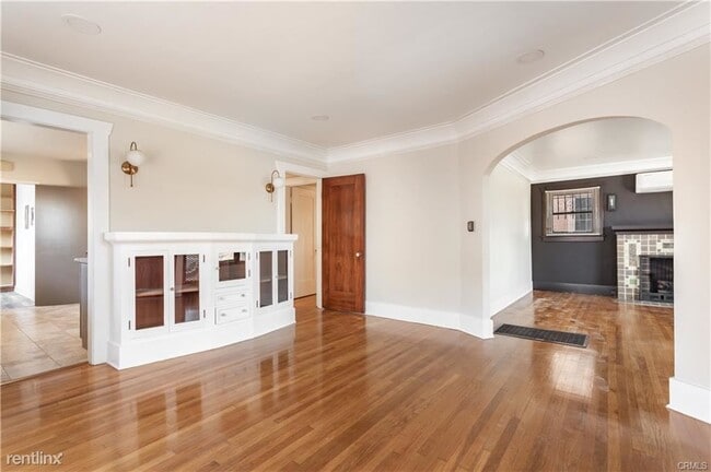 Building Photo - 3 br, 2 bath Triplex - 1003 Calzona St # 1