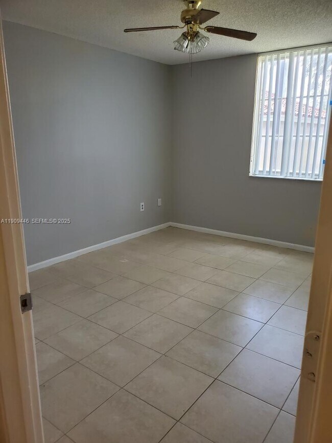 Building Photo - 7872 Sonoma Springs Cir