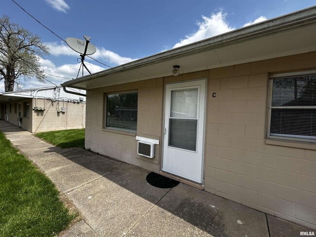 Primary Photo - 135 Shadoway Dr