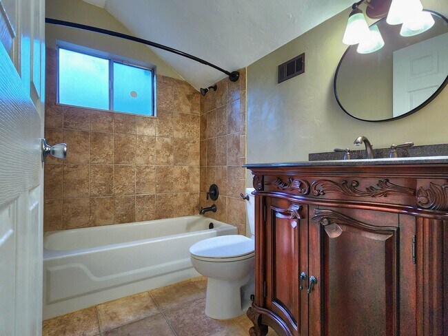Building Photo - FOR RENT 4 bed 3 bath home