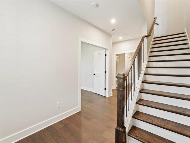Building Photo - 355 Chiswick Cir