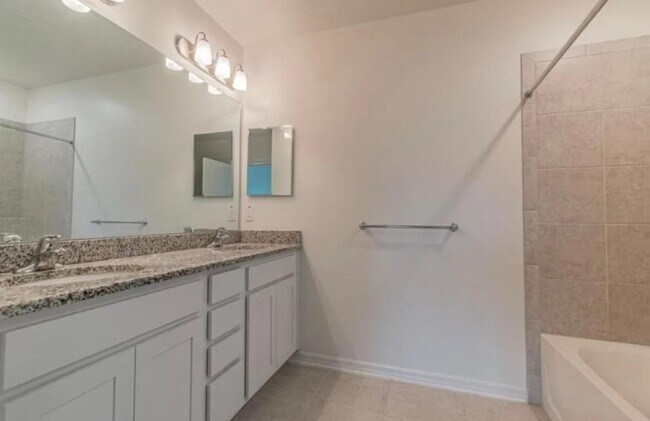 Building Photo - 1122 Hillhurst Dr