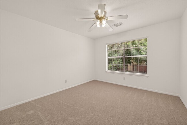 Building Photo - 2431 Parkwood Ln