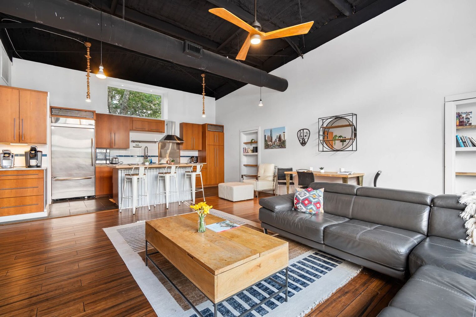 Building Photo - 9801 Mor Dr