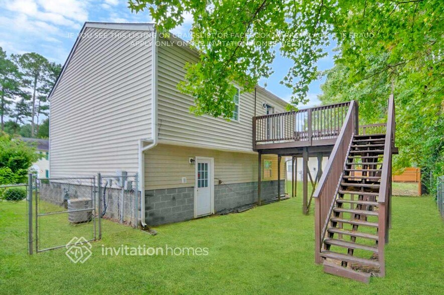Building Photo - 1817 Elkpark Dr