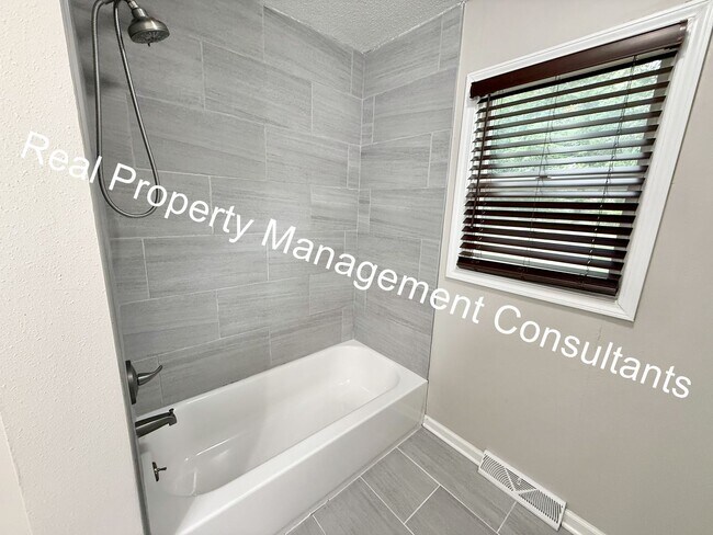 Building Photo - Charming 3 Bed Home with Modern Updates in...