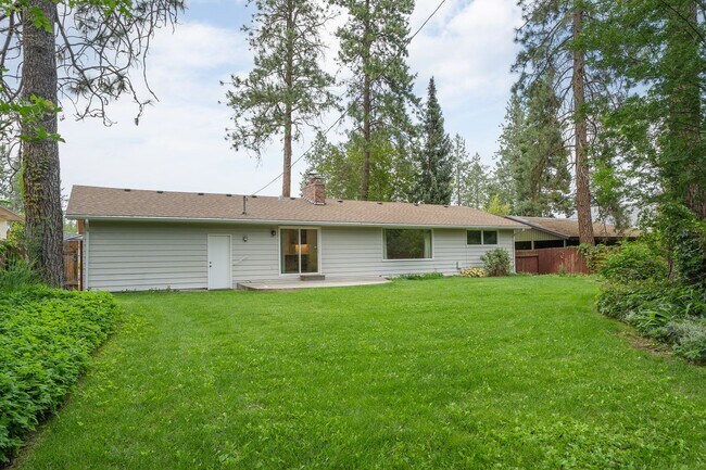 Building Photo - Available Now!! 5 Bedroom, 3 Bathroom Ranc...