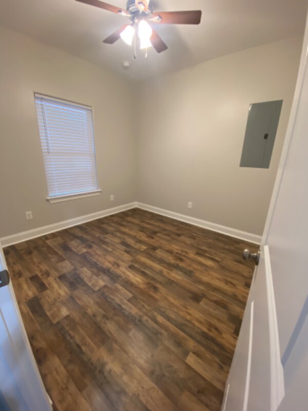 Building Photo - 102 Glade Blvd